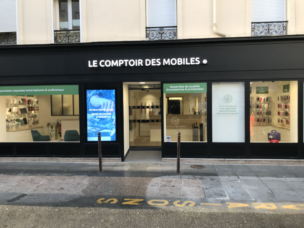 devanture comptoir des mobiles